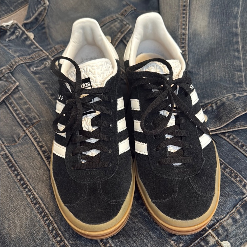 Adidas women’s Black Sneakers - Gazelle Bold